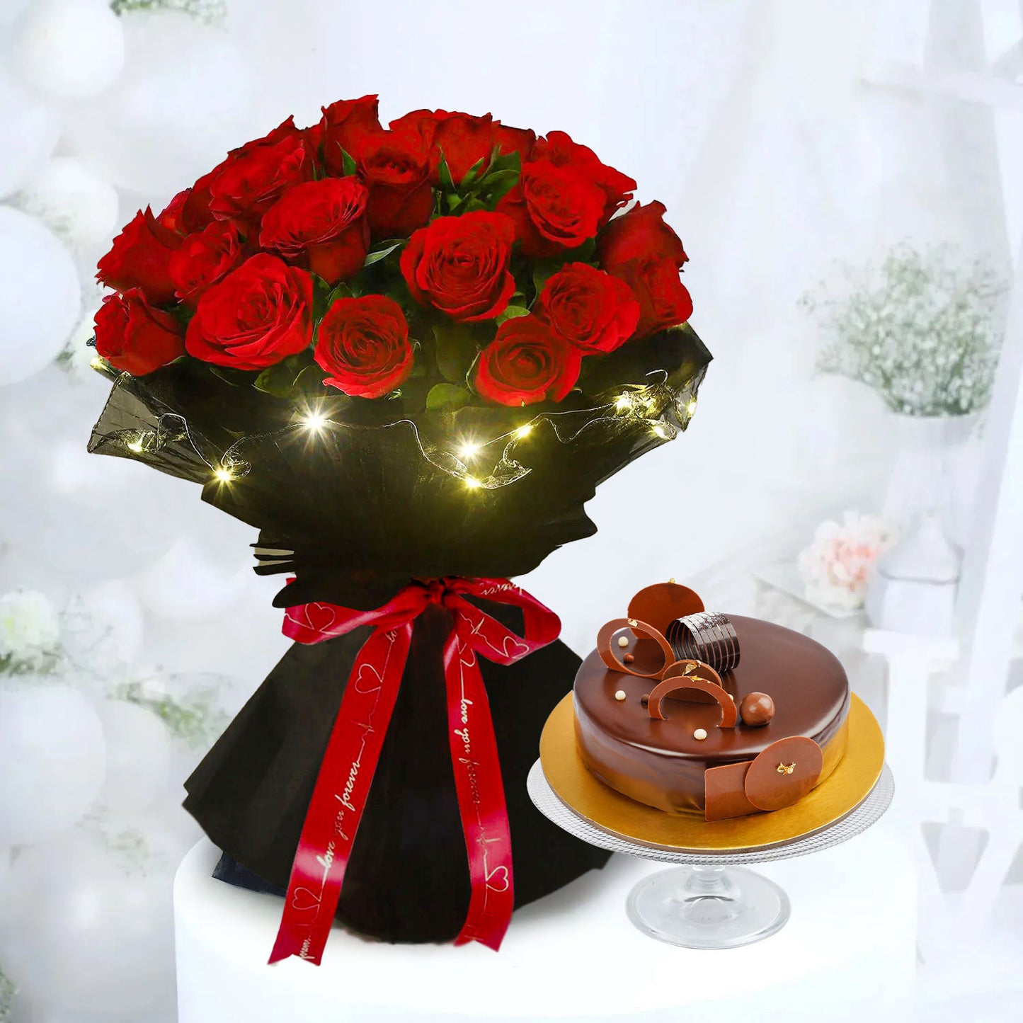 بوكيه ورد أحمر مضيئ مع شوكليت كيك