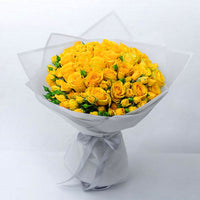 باقة وردة صفراء جميلة وبوكيه ورود ذات ساق من عدة ورود